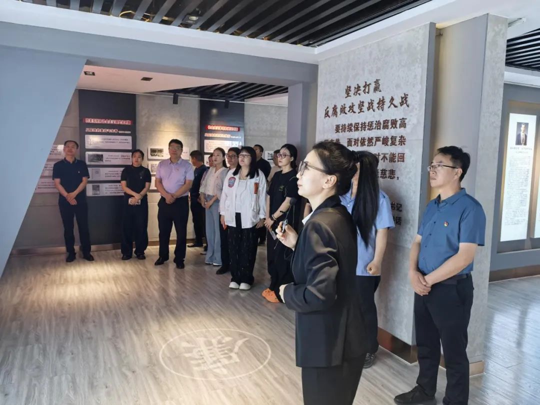 强化纪律意识 筑牢廉洁防线——盟卫健委开展警示教育以案促学主题党日活动